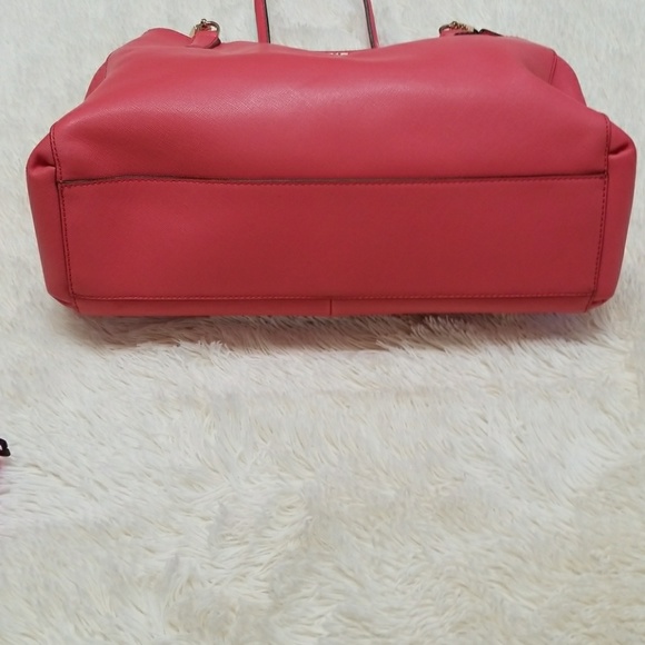 Authentic Coach bag coral with gold accents - Picture 3 of 8